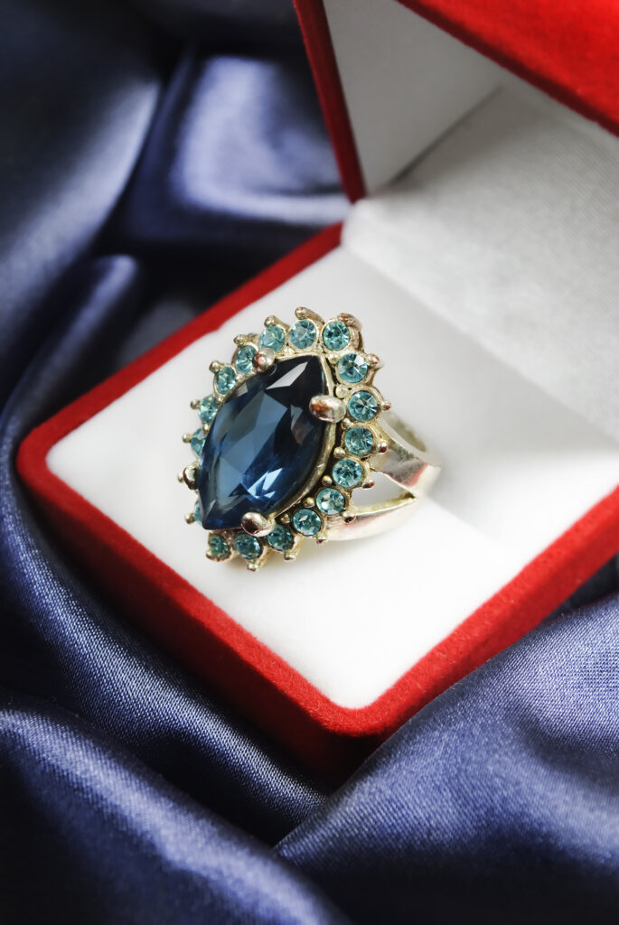Niebieskie diamenty w biżuterii