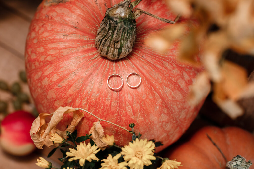 Najmodniejsza biżuteria na jesień – inspiracje ze sklepu Jubiler Sezam