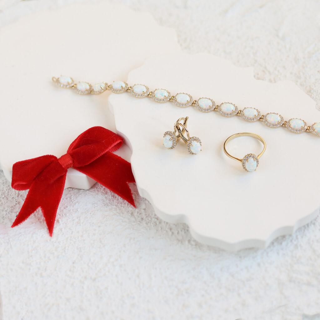 Jaką biżuterię wybrać na prezent pod choinkę? Jaką biżuterię wybrać na prezent pod choinkę?