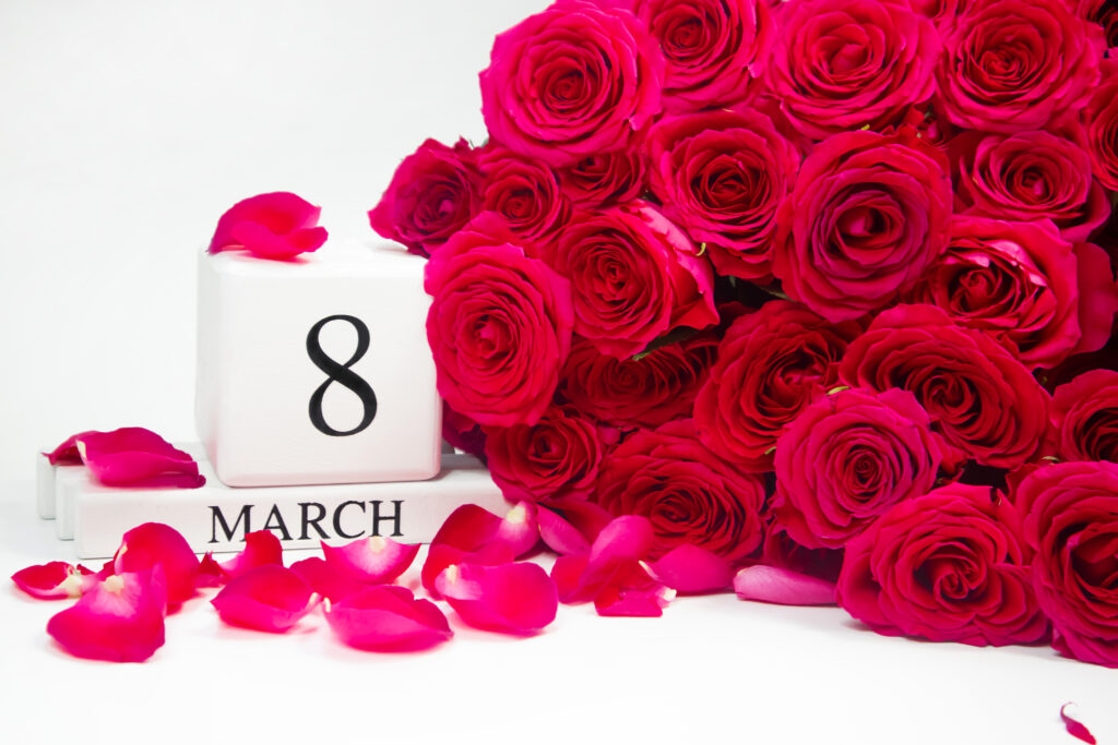 Idealny prezent na Dzień Kobiet – biżuteria z motywem kwiatowym Idealny prezent na Dzień Kobiet – biżuteria z motywem kwiatowym